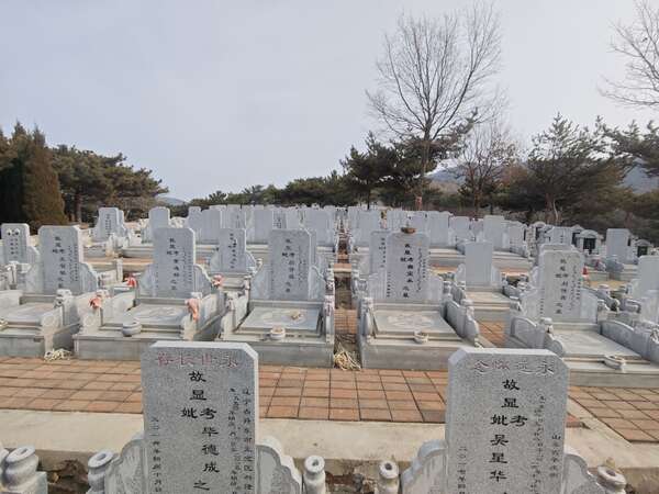 大连英歌石公墓
