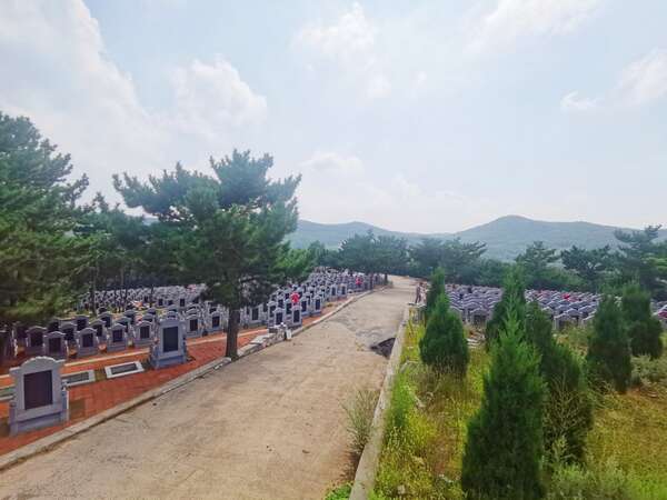 大连英歌石公墓