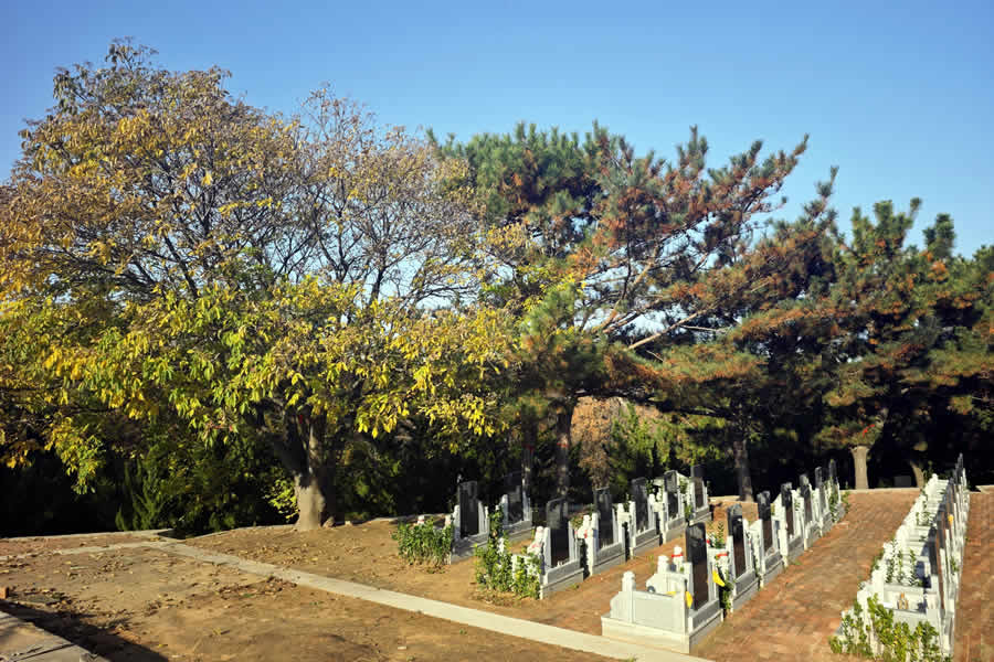 大连英歌石公墓